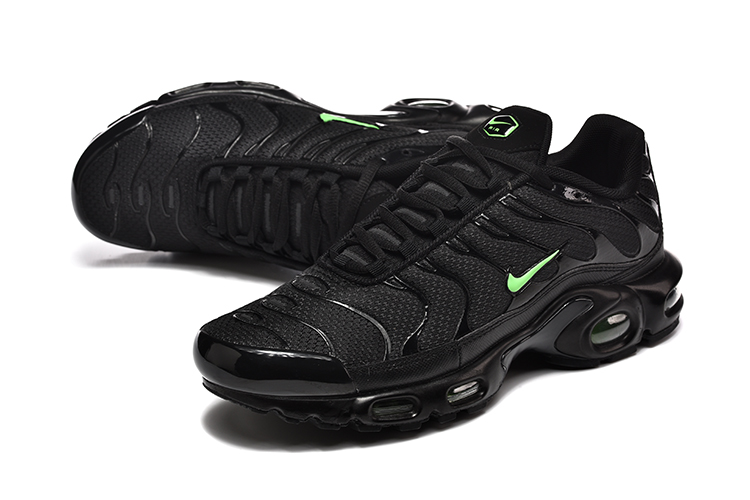 Nike Air Max Plus Black Green Strike DM0032-024 – Image 4