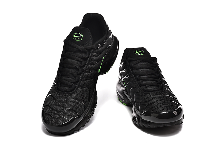 Nike Air Max Plus Black Green Strike DM0032-024 – Image 2