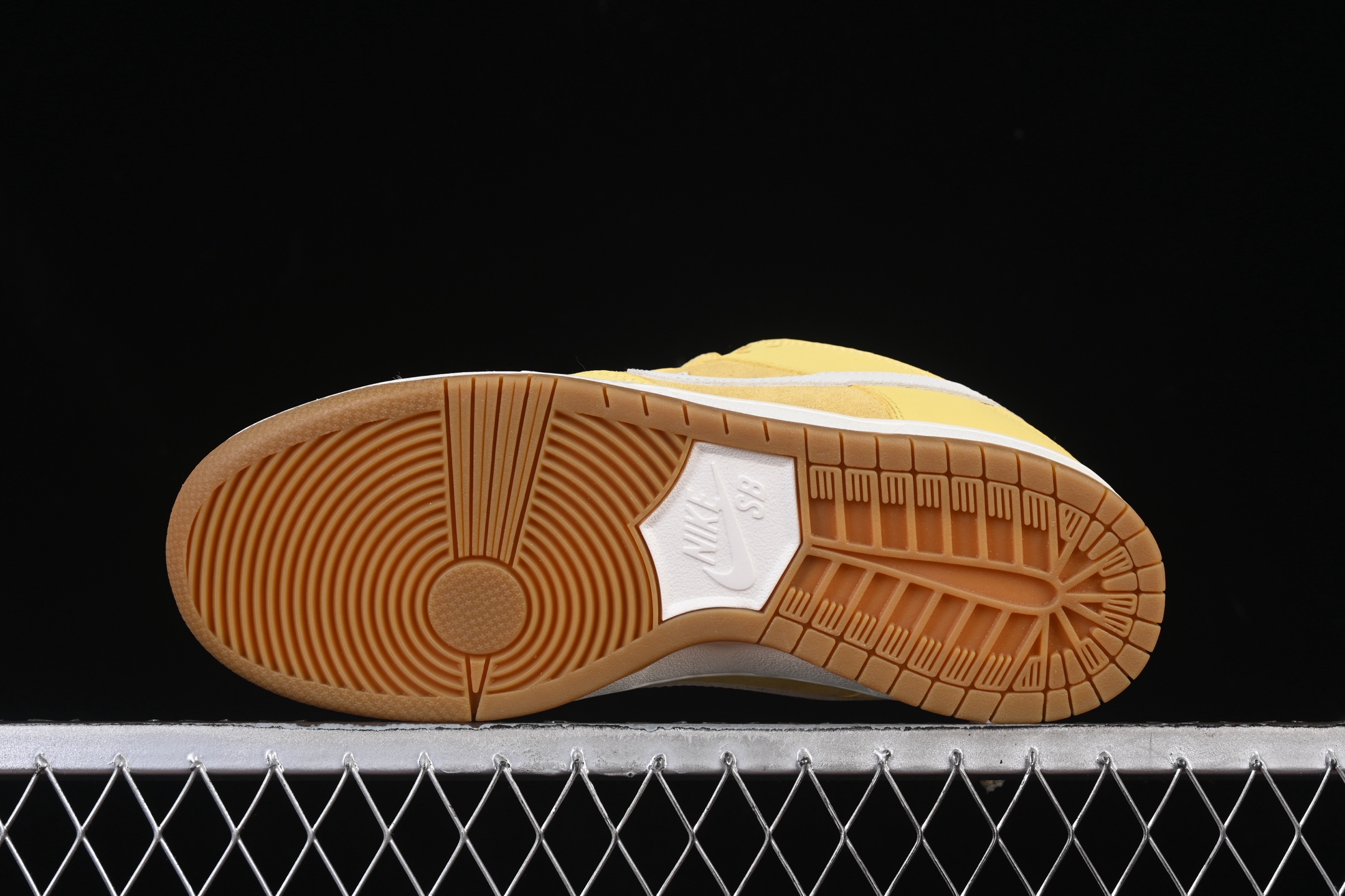 Nike SB Dunk Low Saturn Gold FJ1674-700 – Image 5