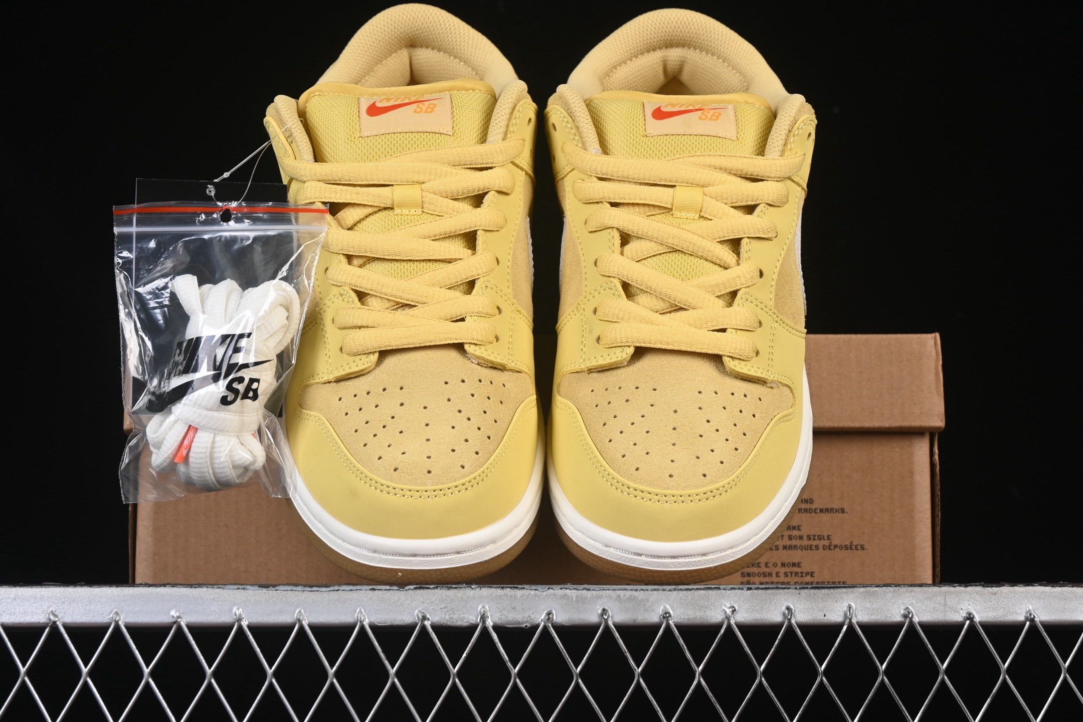 Nike SB Dunk Low Saturn Gold FJ1674-700 – Image 6