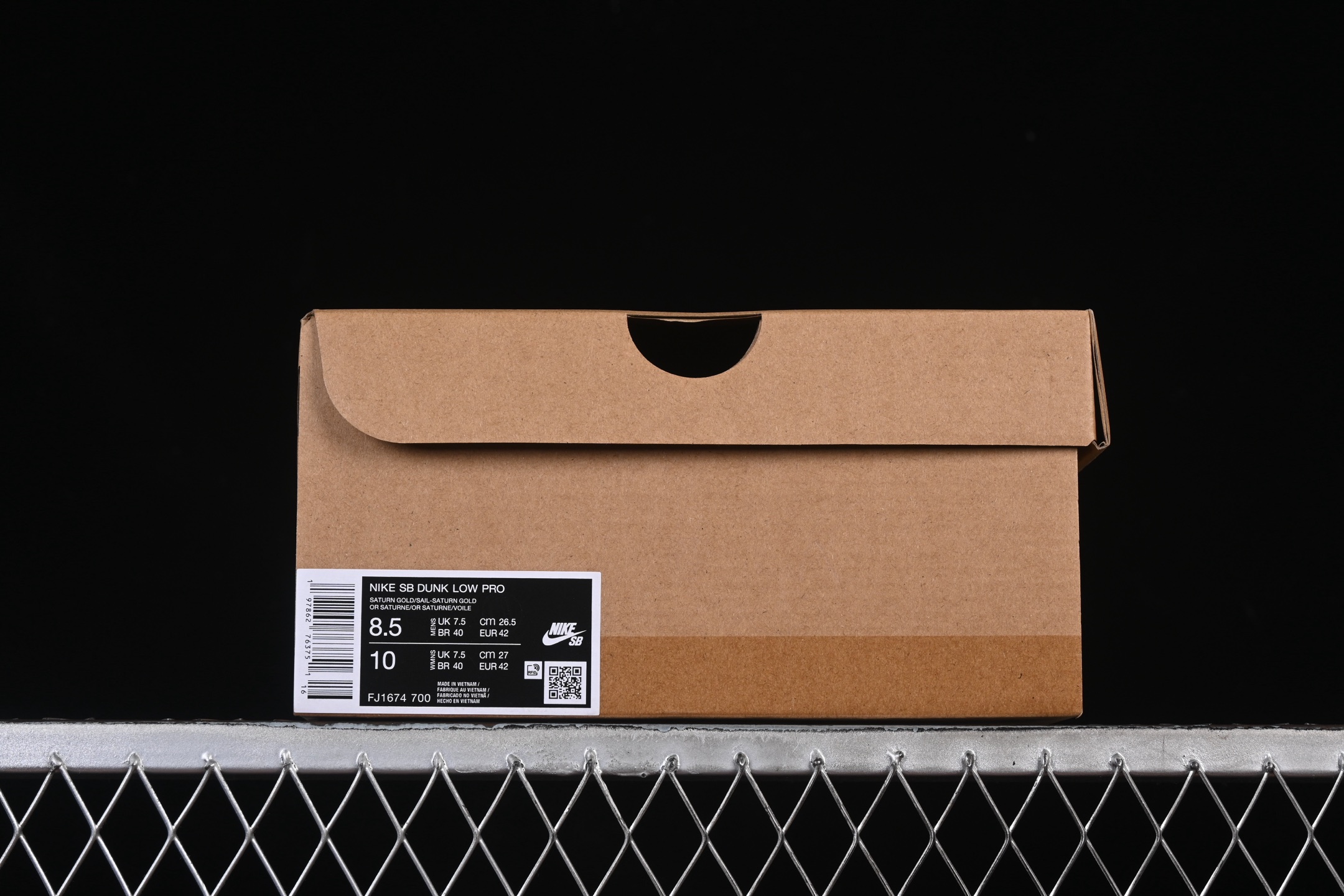 Nike SB Dunk Low Saturn Gold FJ1674-700 – Image 2