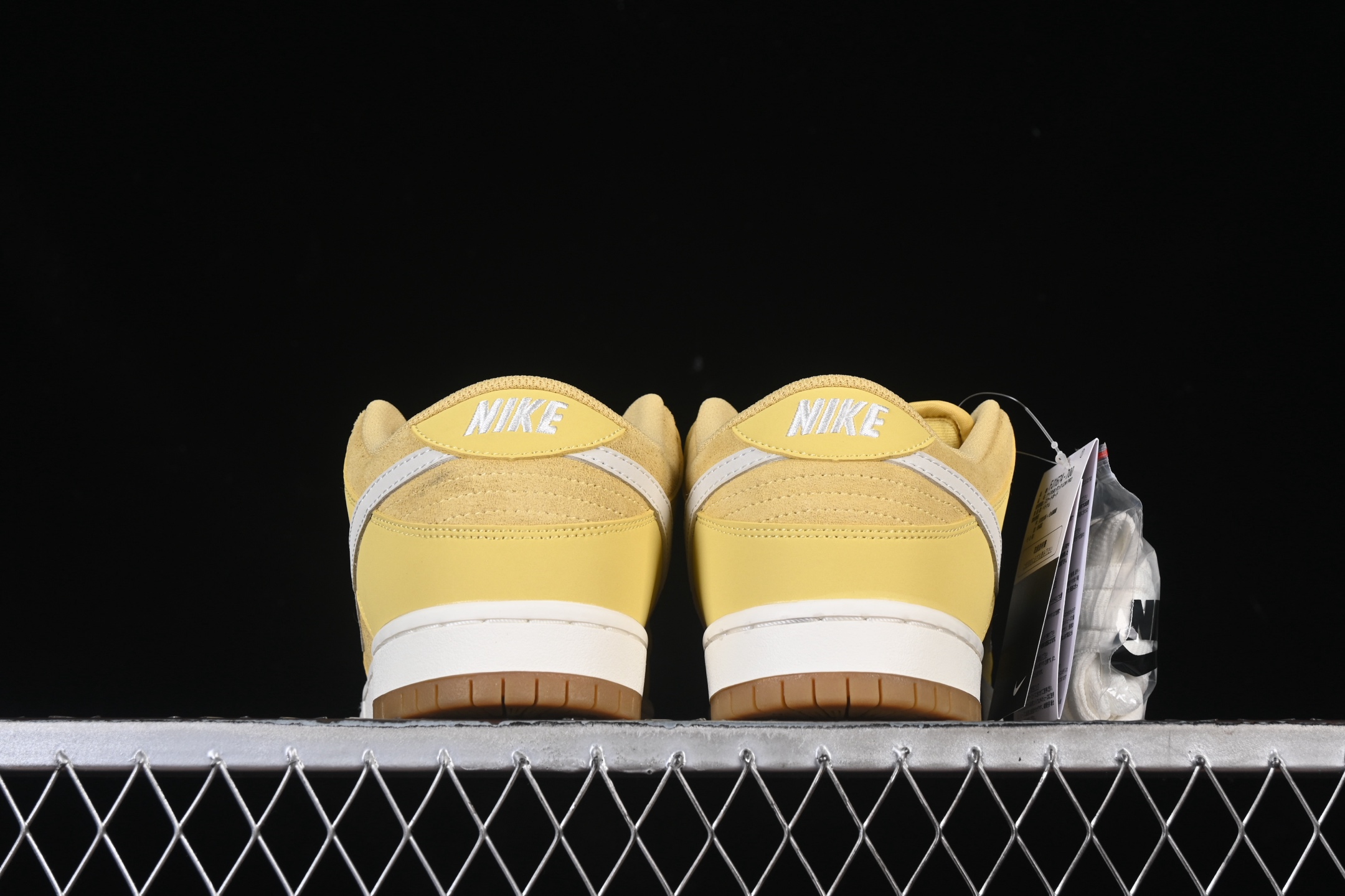 Nike SB Dunk Low Saturn Gold FJ1674-700 – Image 8