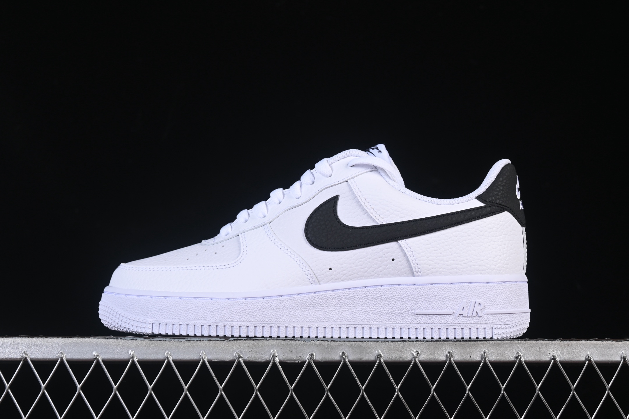 Nike Air Force 1 Low '07 White Black Pebbled Leather CT2302-100