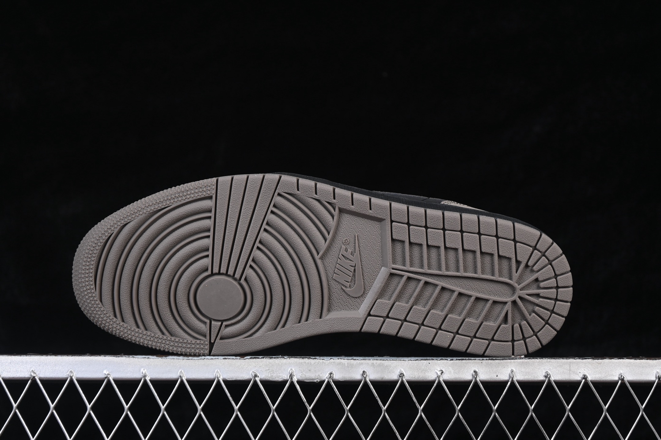 Jordan 1 Low SE Olive Grey IB7109-005 – Image 3