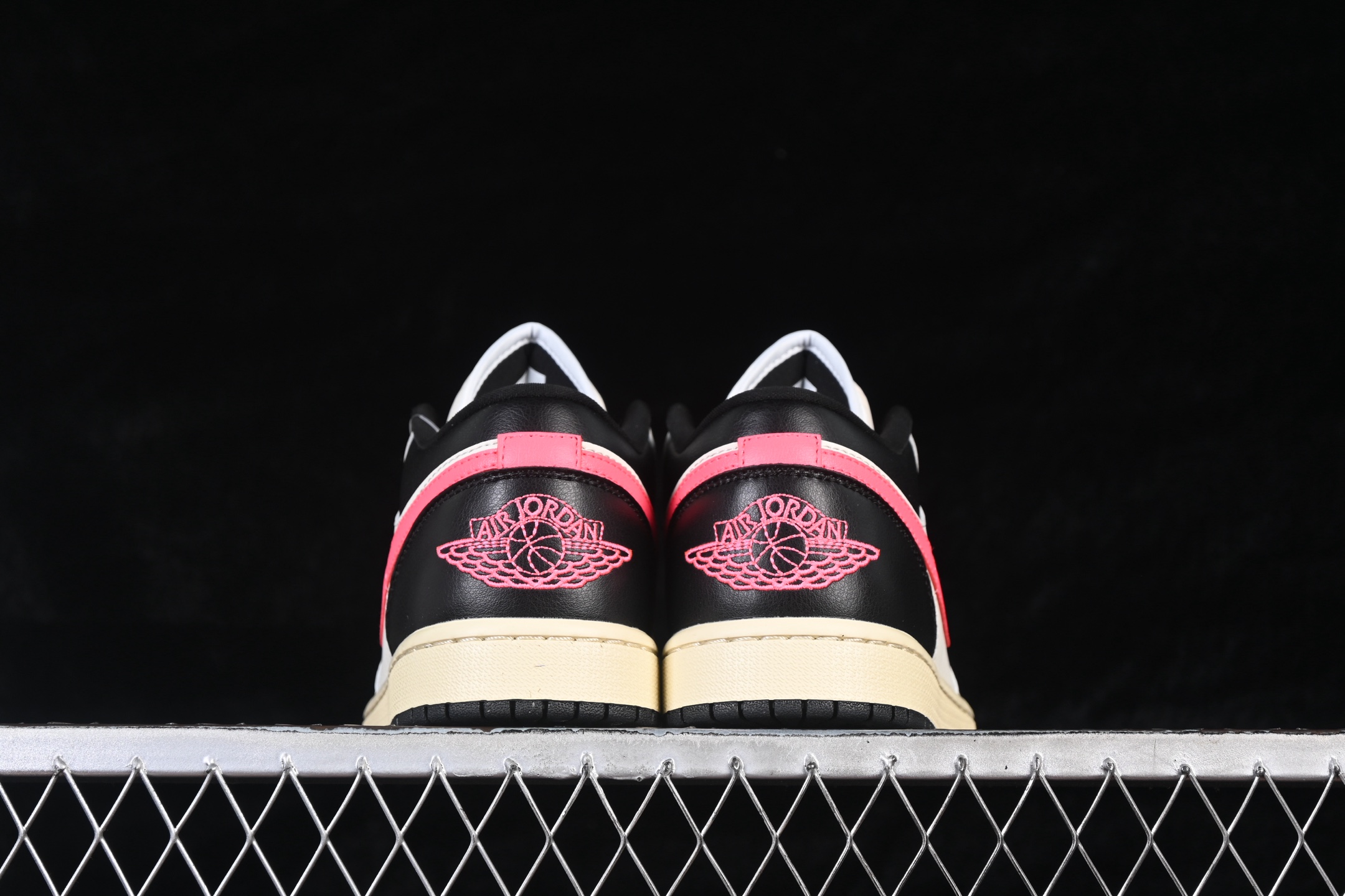Jordan 1 Low Flight Club – Image 3
