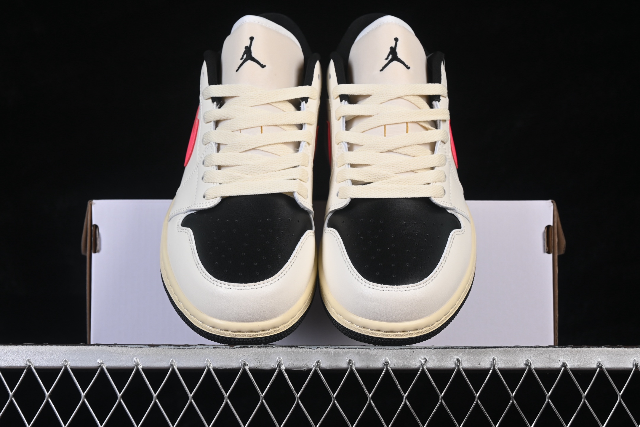 Jordan 1 Low Flight Club – Image 8
