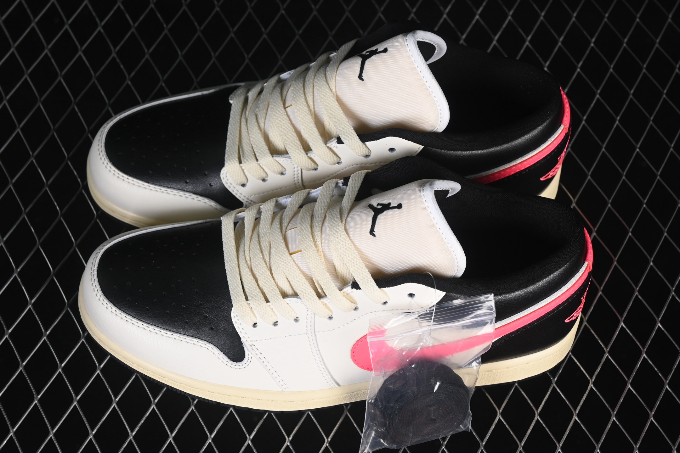 Jordan 1 Low Flight Club – Image 10