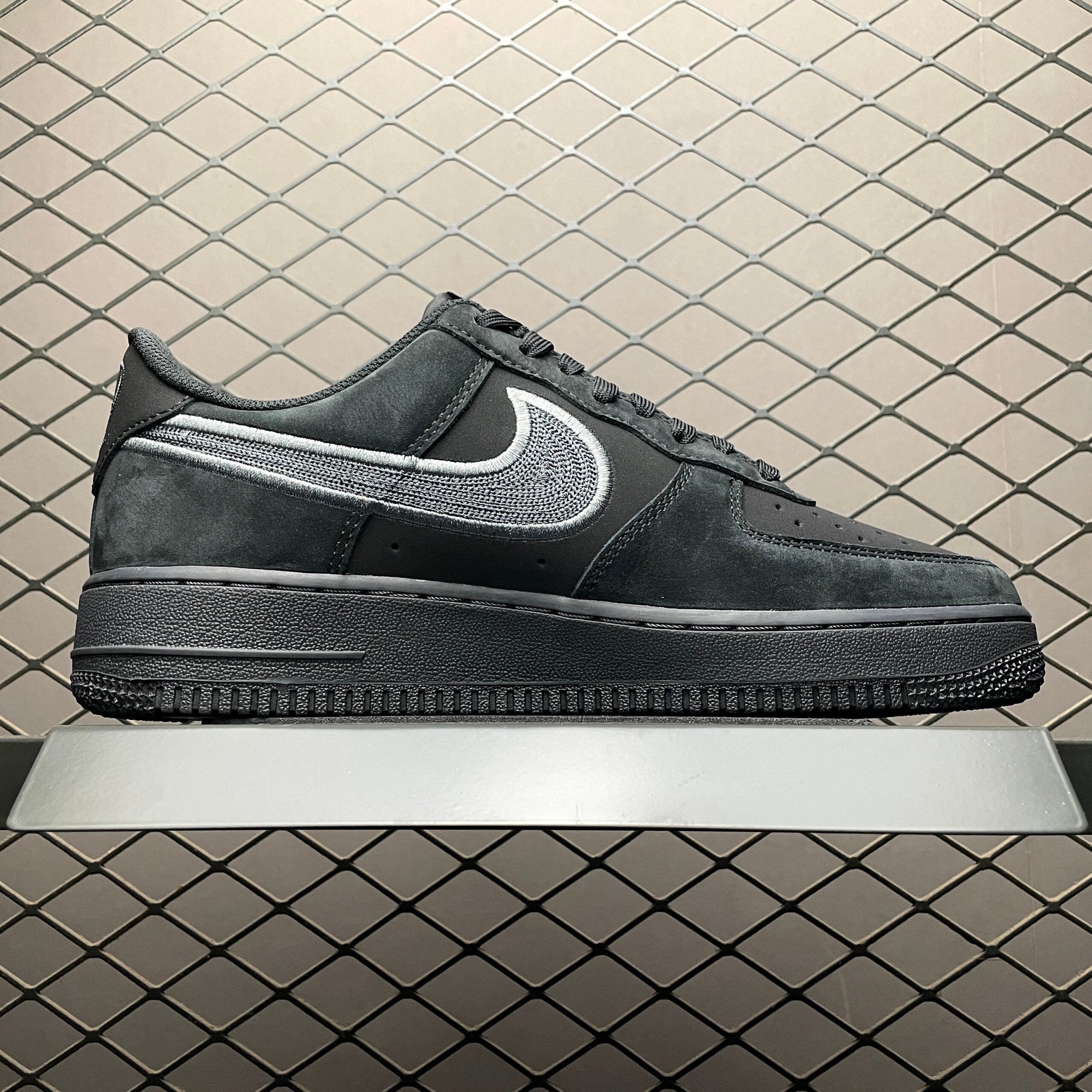 Nike Air Force 1 Low '07 LV8 Black Smoke Grey IB6842-002 – Image 2