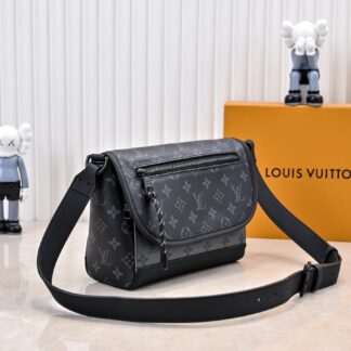 Louis Vuitton Sac Messenger M12681