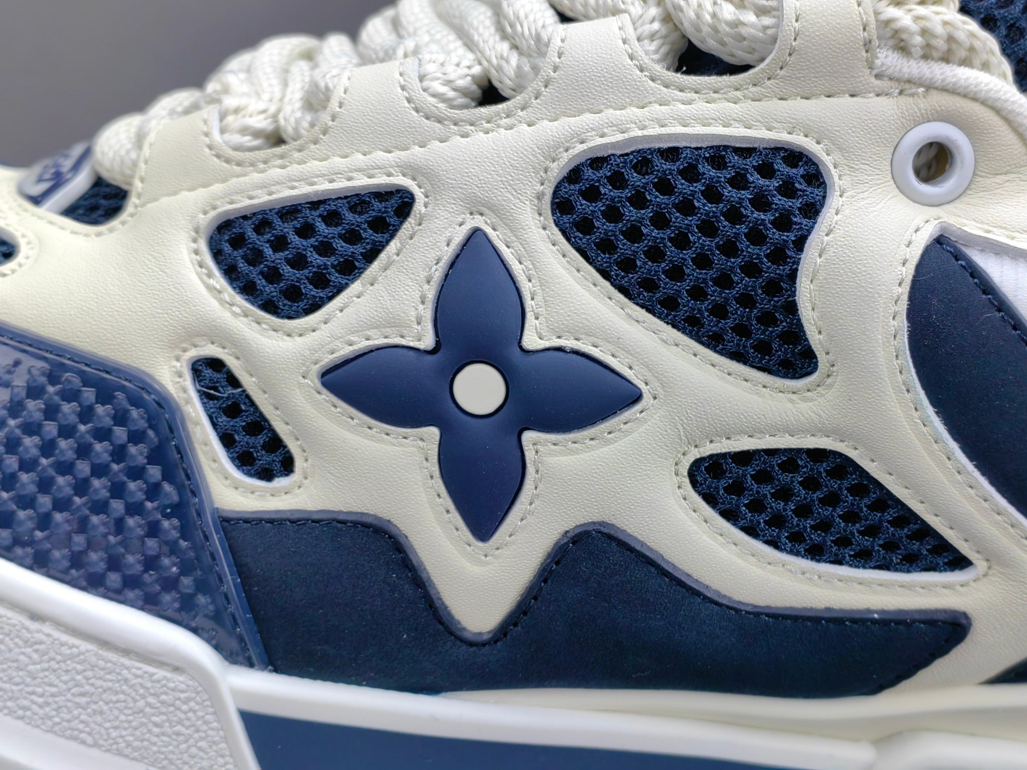 Louis Vuitton Skate Marine 1AARRS – Image 12