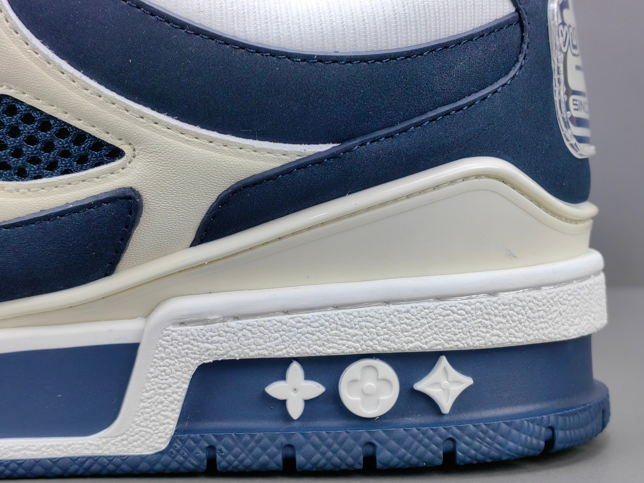 Louis Vuitton Skate Marine 1AARRS – Image 13