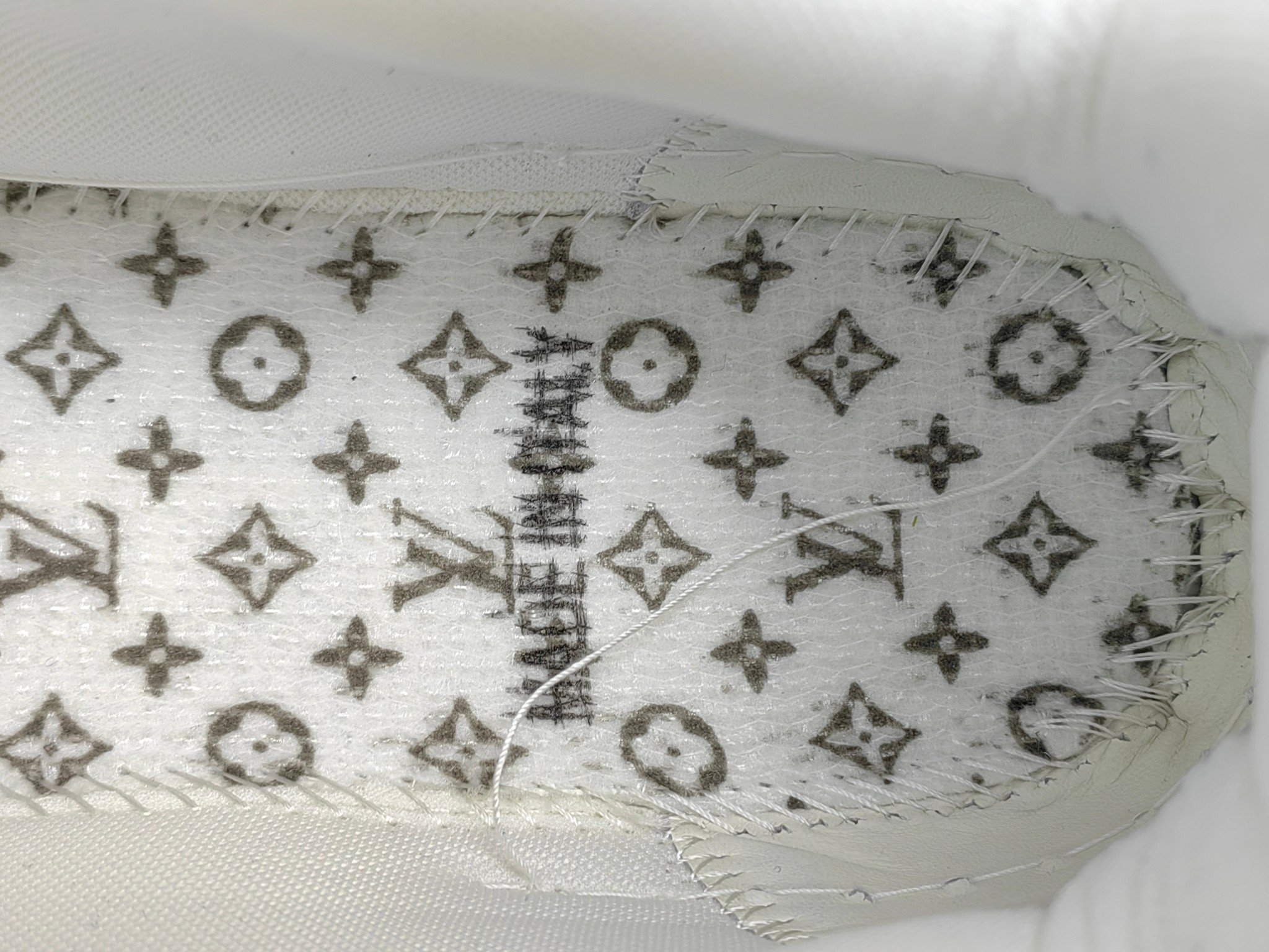 Louis Vuitton Skate Marine 1AARRS – Image 18