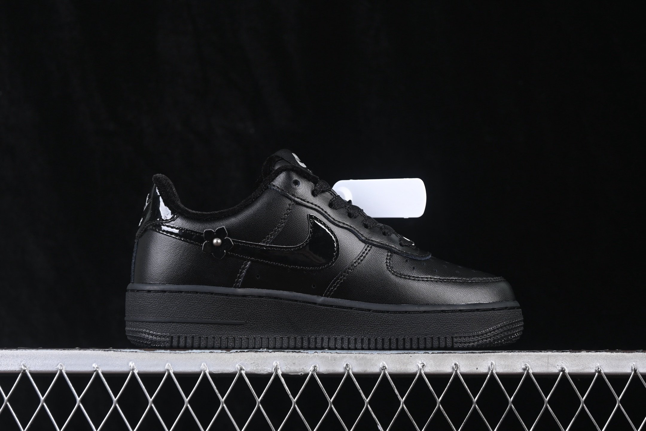 Nike Air Force 1 '07 Florette IR8637-001 – Image 3