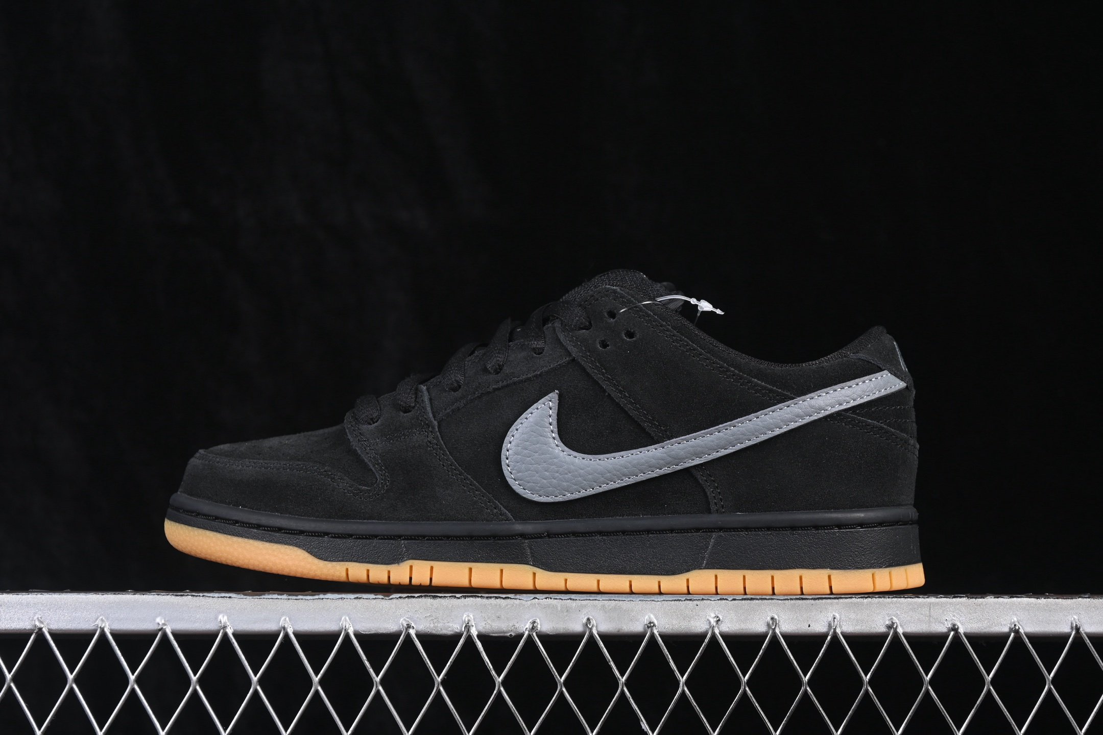 Nike Dunk Low Pro SB 'Fog' BQ6817-010 – Image 2
