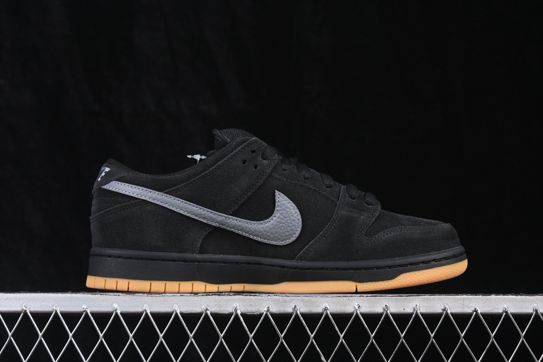 Nike Dunk Low Pro SB 'Fog' BQ6817-010 – Image 3
