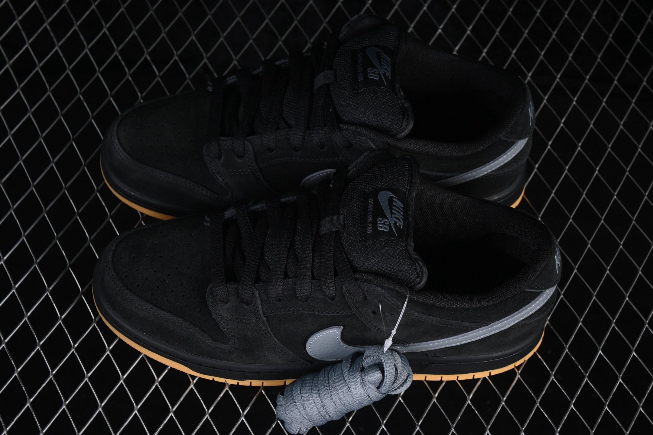 Nike Dunk Low Pro SB 'Fog' BQ6817-010 – Image 6