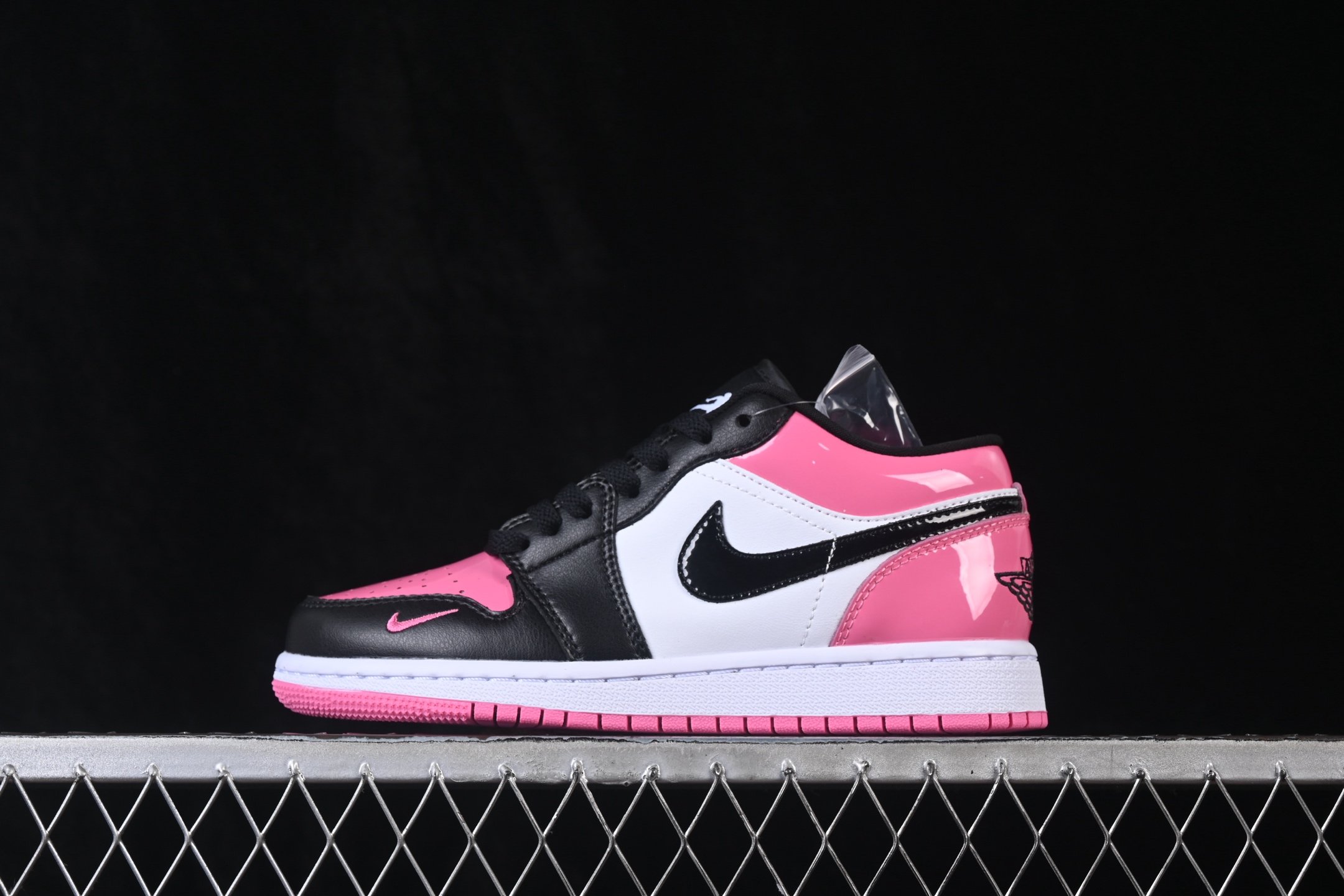 Jordan 1 Low SE Black Pinksicle Patent IV2446-684 – Image 2