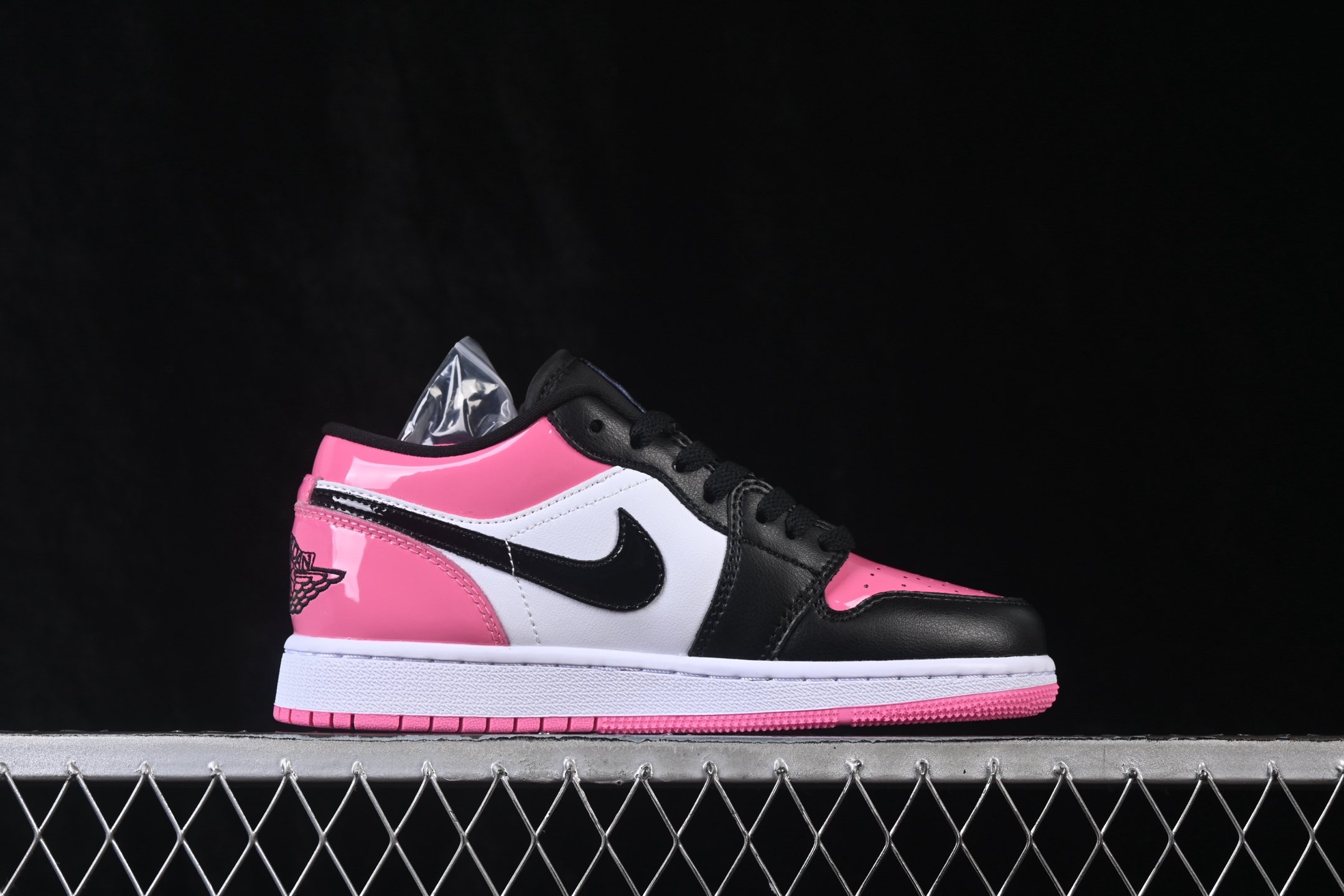 Jordan 1 Low SE Black Pinksicle Patent IV2446-684 – Image 3
