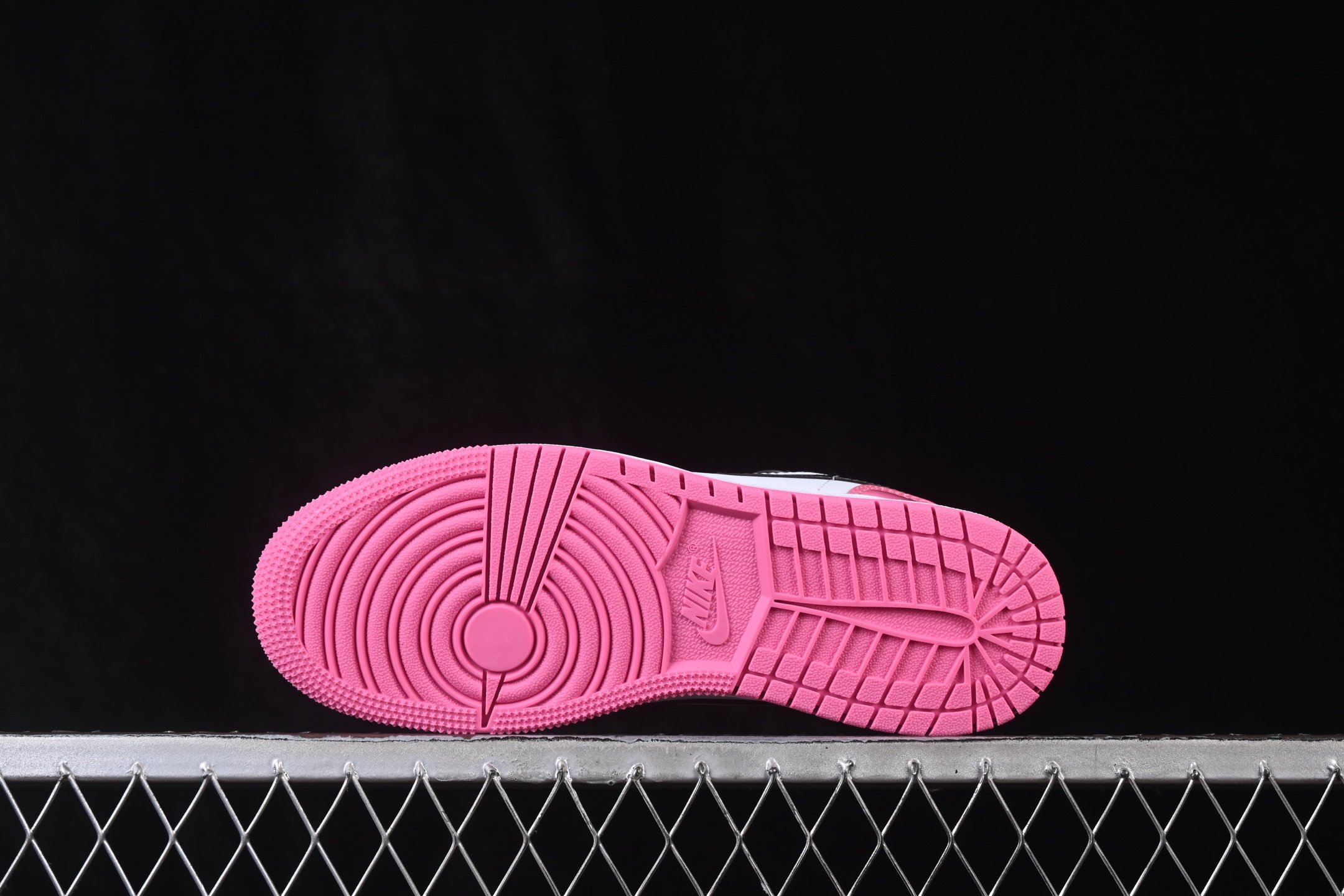 Jordan 1 Low SE Black Pinksicle Patent IV2446-684 – Image 4