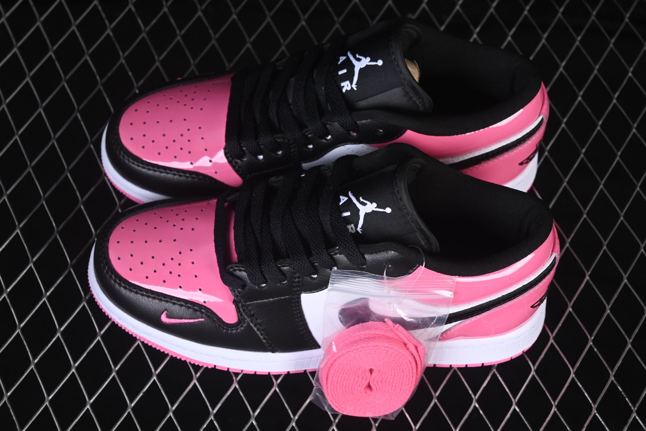 Jordan 1 Low SE Black Pinksicle Patent IV2446-684 – Image 6