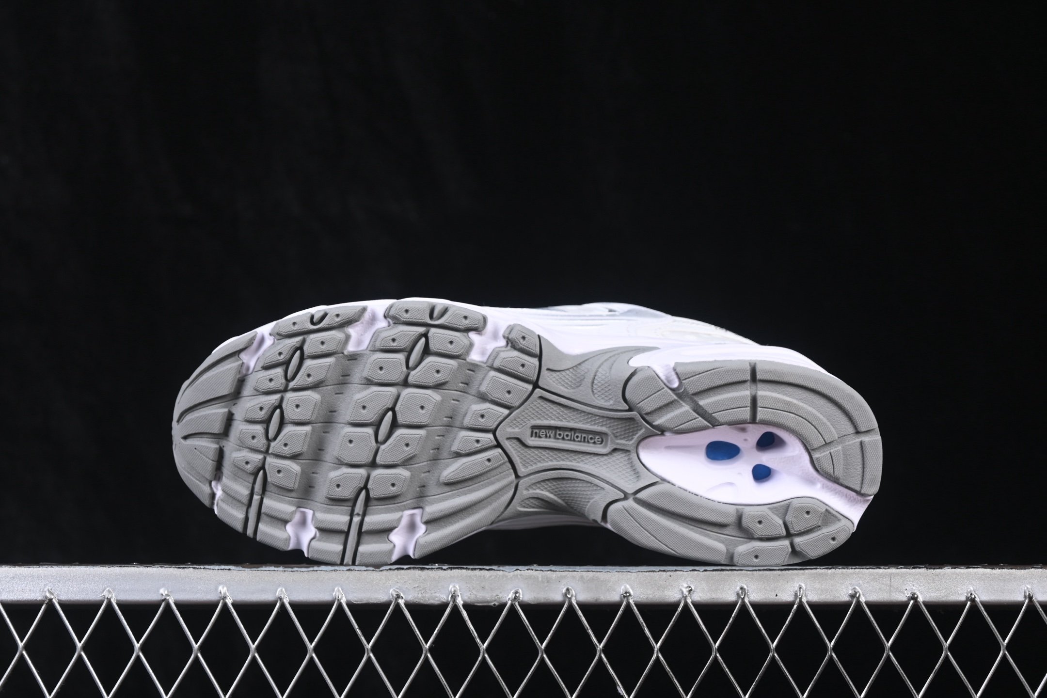 New Balance 530 Silver Metallic Polka Dots U530HFW – Image 4